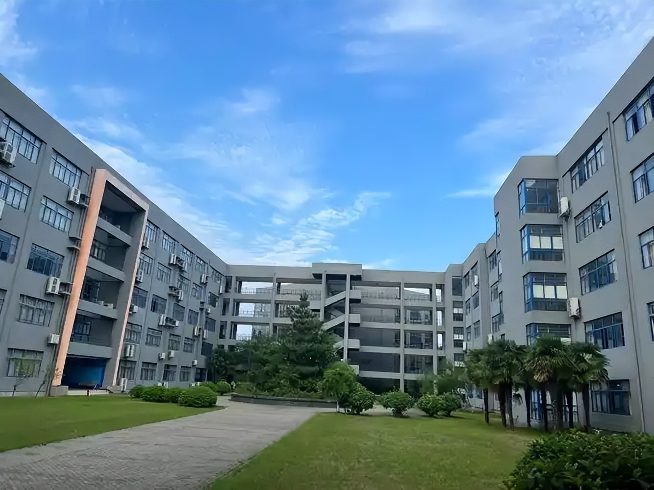 2026江苏公办专科报考必看！318所院校名单+分数线全汇总