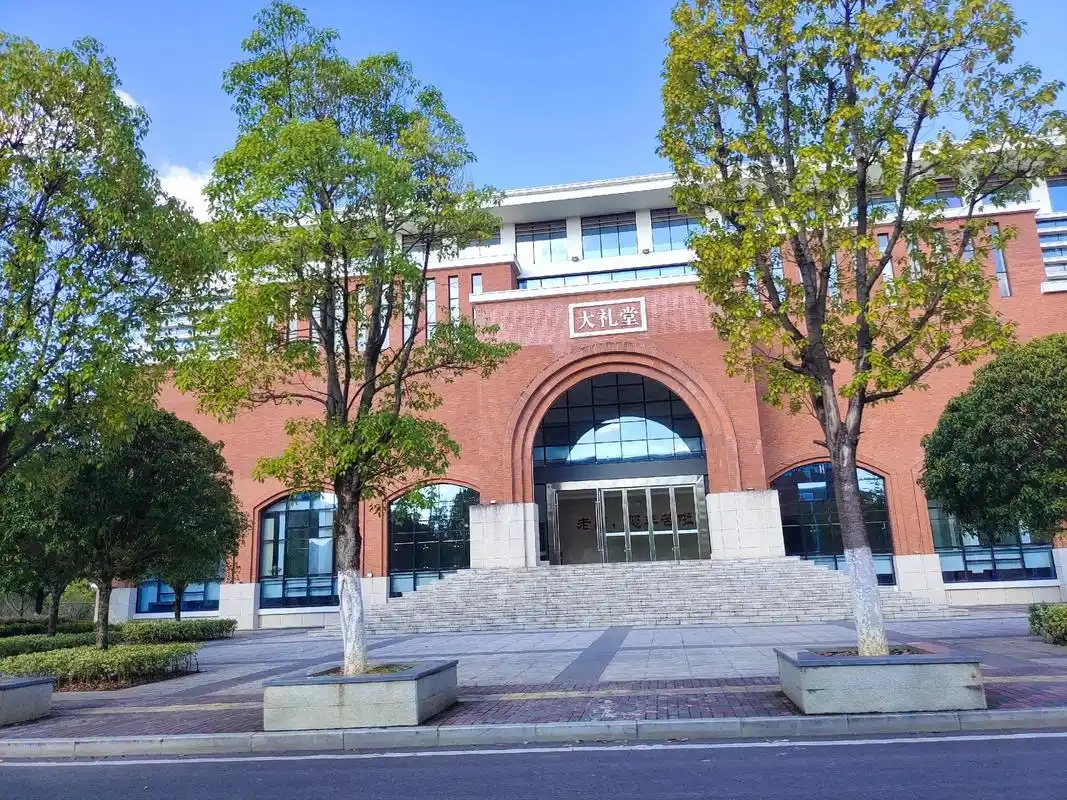 贵州专科院校全名单+2025分数线，低分也能捡漏公办校