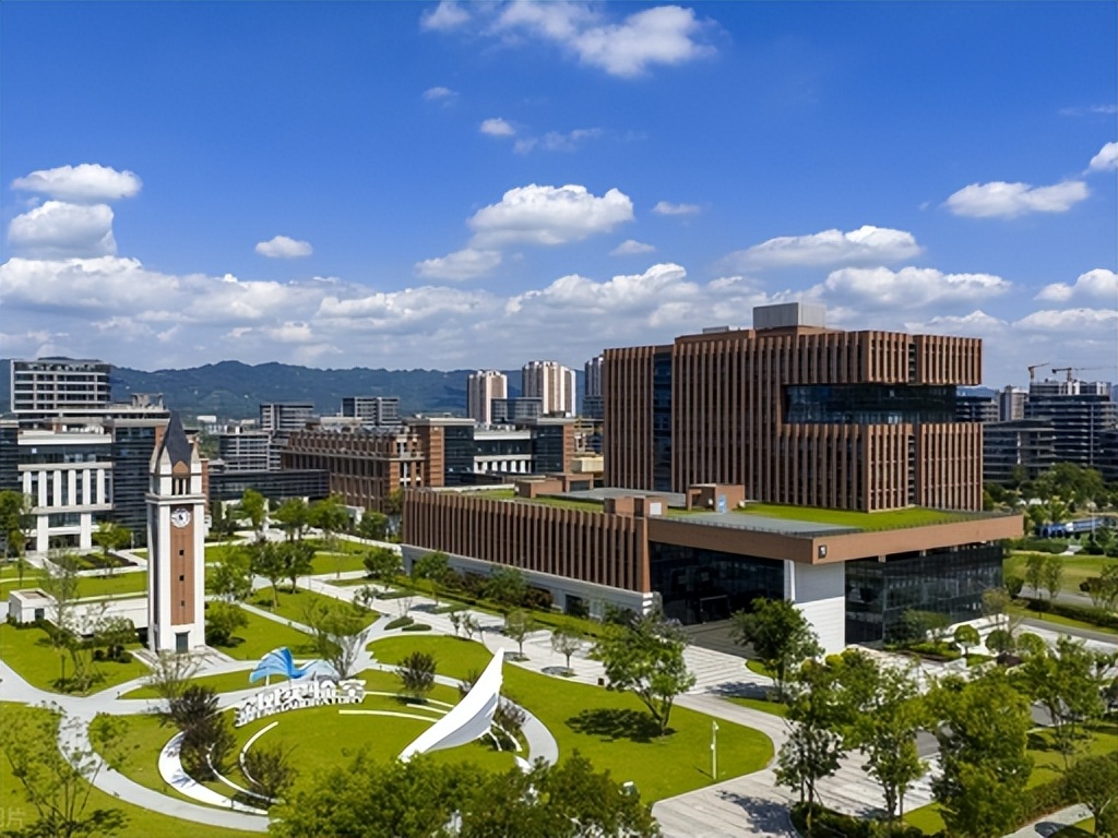 重庆考生注意！这 8 所公办本科大学分低性价比高，本科线附近必看